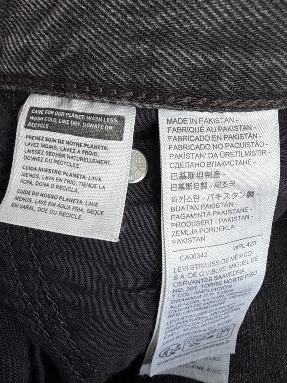 Levi's® Women's Cinch Barrel Jeans - Picture 11 of 11